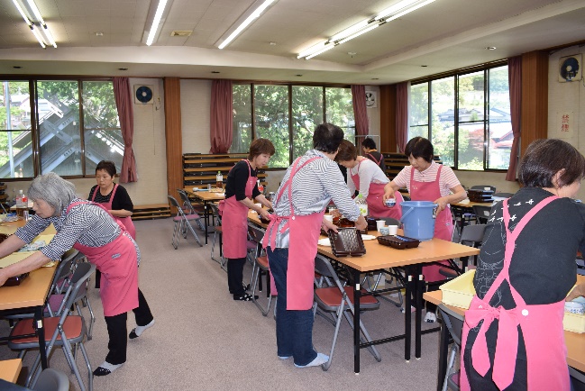 ボランティアさんが片付ける様子