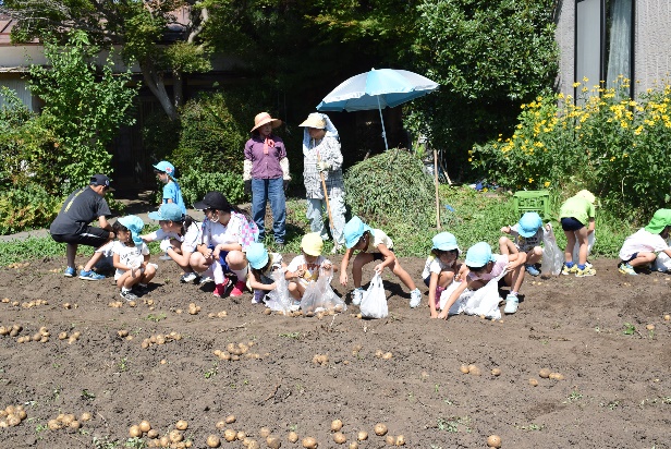 サマーチャレンジの参加者もお手伝い サマーチャレンジの参加者もお手伝い
